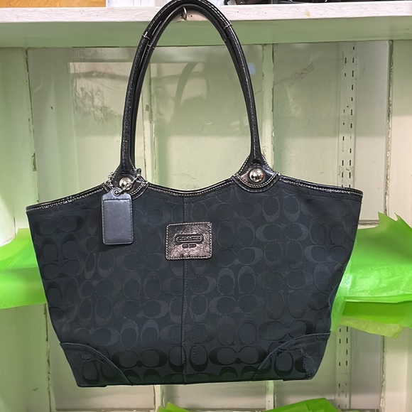 Coach Handbags - Coach shoulder bag